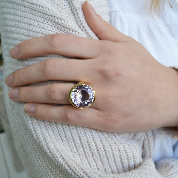 a-furst-essential-cocktail-ring-kunzite-18k-yellow-gold-A1968GM