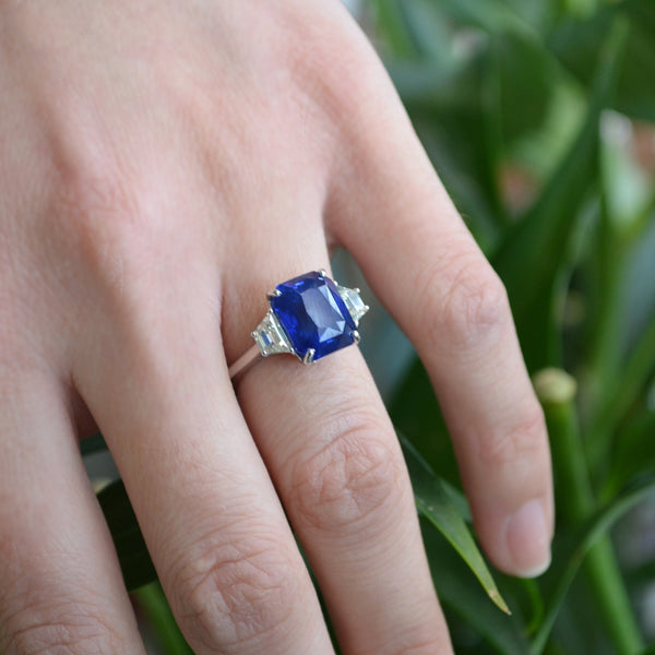 a_furst-party-cocktail-ring-blue-sapphire-diamonds-18k-white-gold-A1520B41