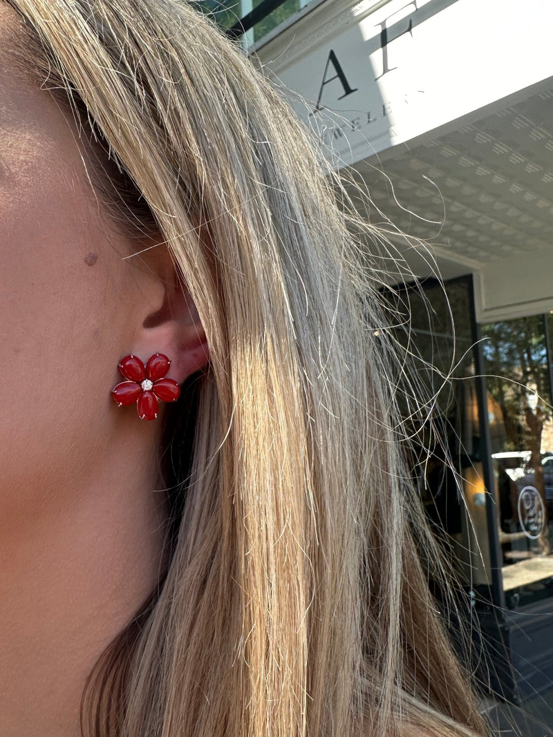 flower-button-earrings-red-coral-diamonds-white-gold-O05BK1